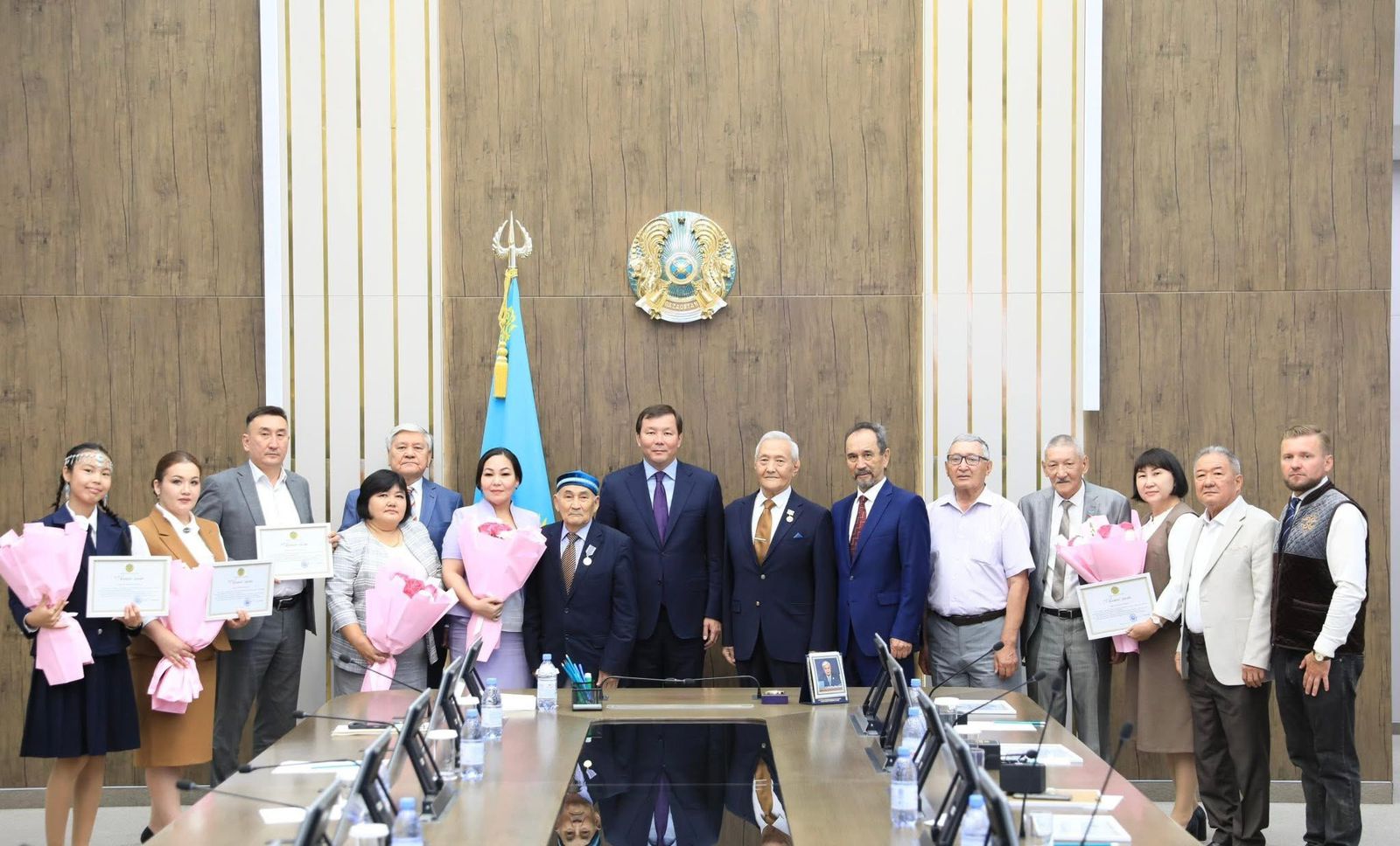 Облыс әкімі абайтанушылармен кездесті