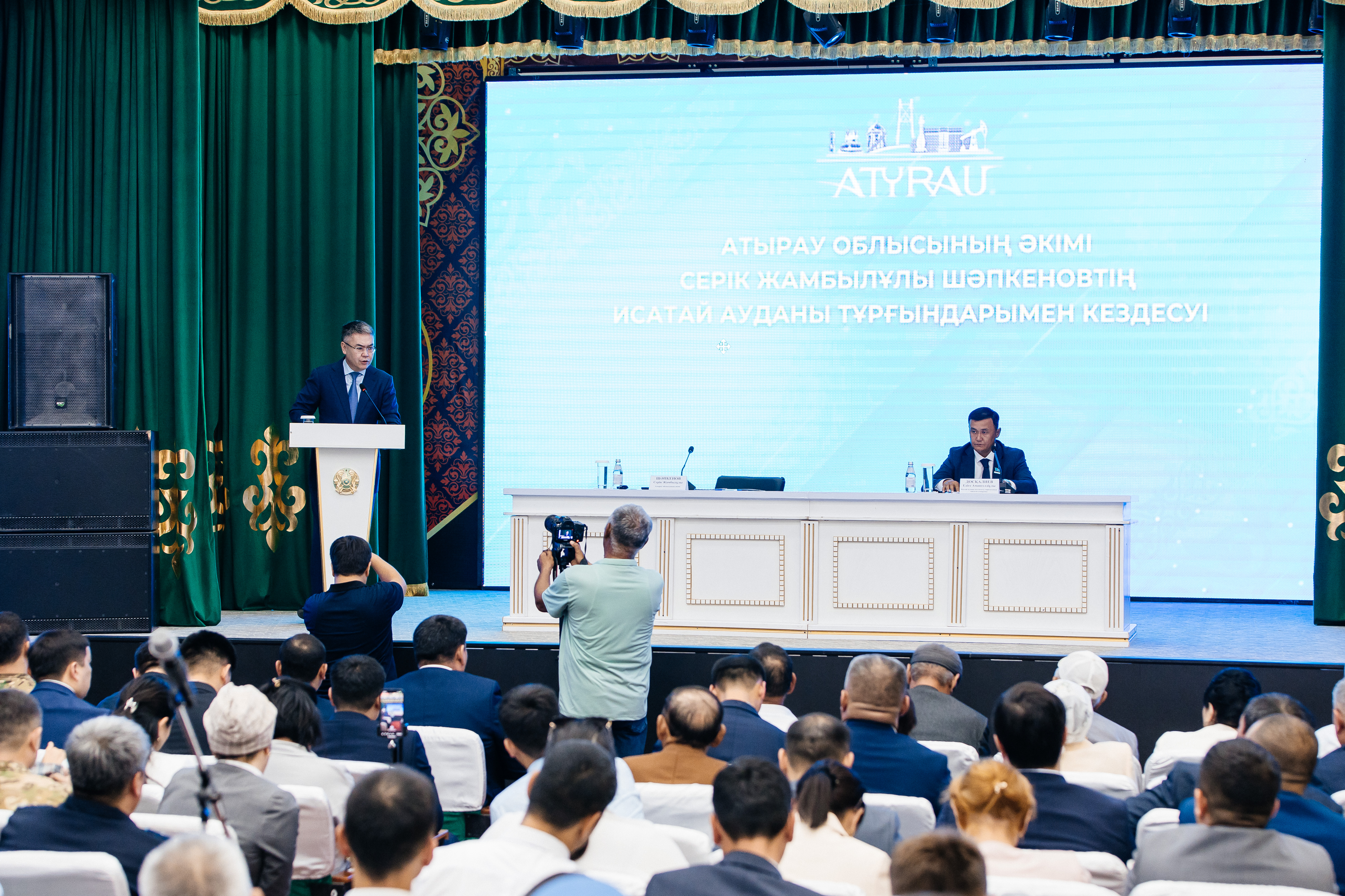 Атырау облысының әкімі Серік Шәпкенов Исатай ауданына жұмыс сапары аясында тұрғындармен кездесіп, ауданның бүгінгі  жағдайы мен алдағы әлеуметтік-экономикалық даму жоспары туралы айтты