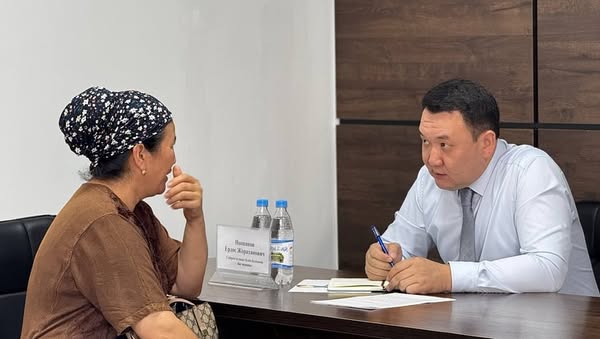 Мемлекеттік қызметтің қолжетімділігі артуда: «Қызмет алушылар күні» аясында тұрғындарға құқықтық кеңестер берілді