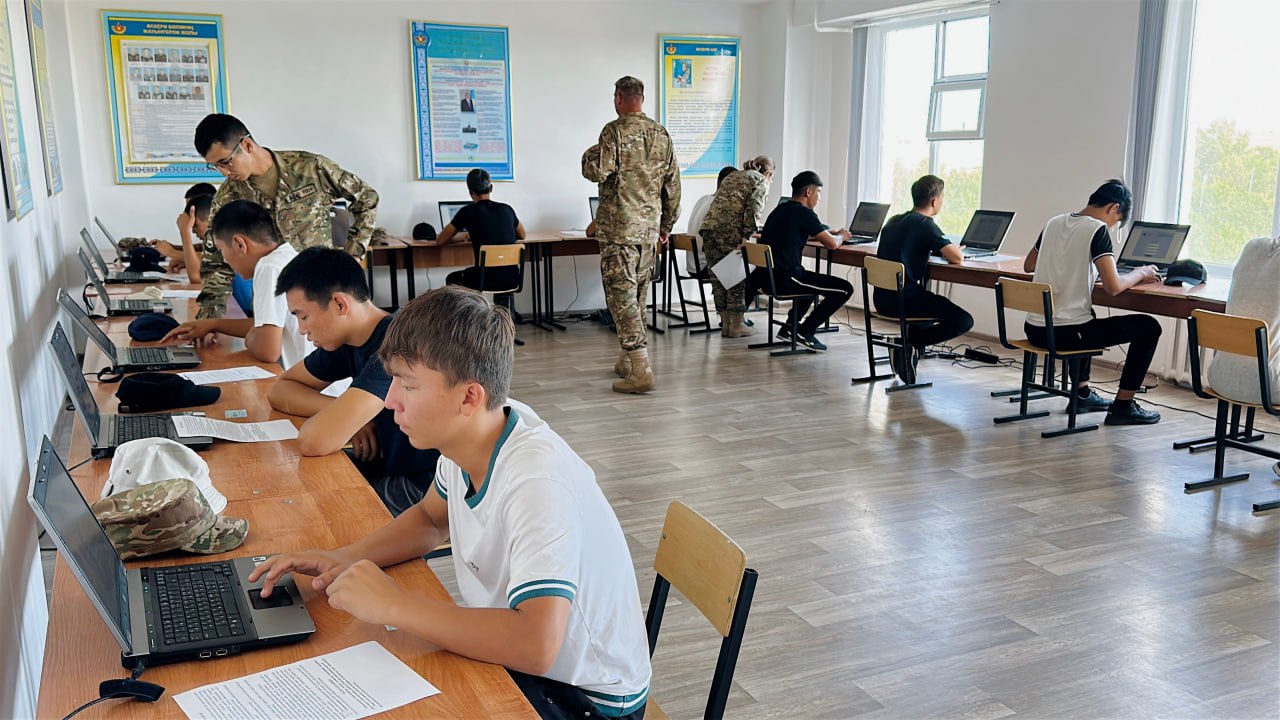 Қазақстанның болашақ офицерлері ең жоғары стандарттар бойынша іріктеледі: елдің жетекші әскери жоғары оқу орнына конкурс қалай өтуде
