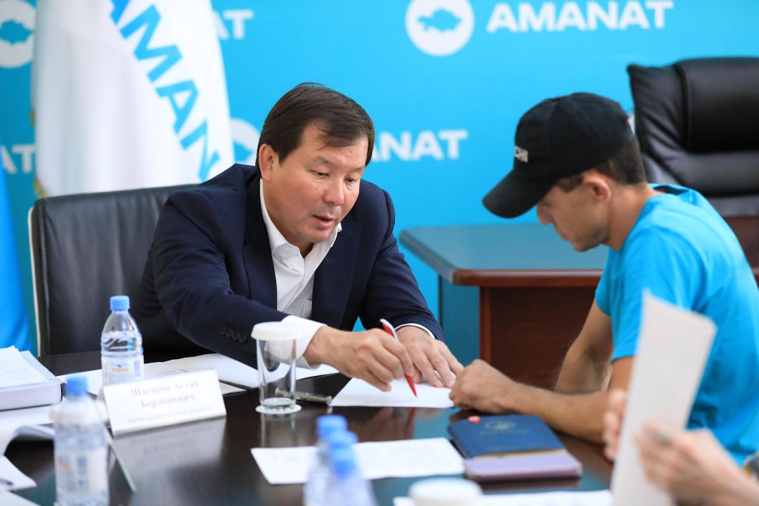 Облыс әкімі азаматтарды жеке сұрақтарымен қабылдады