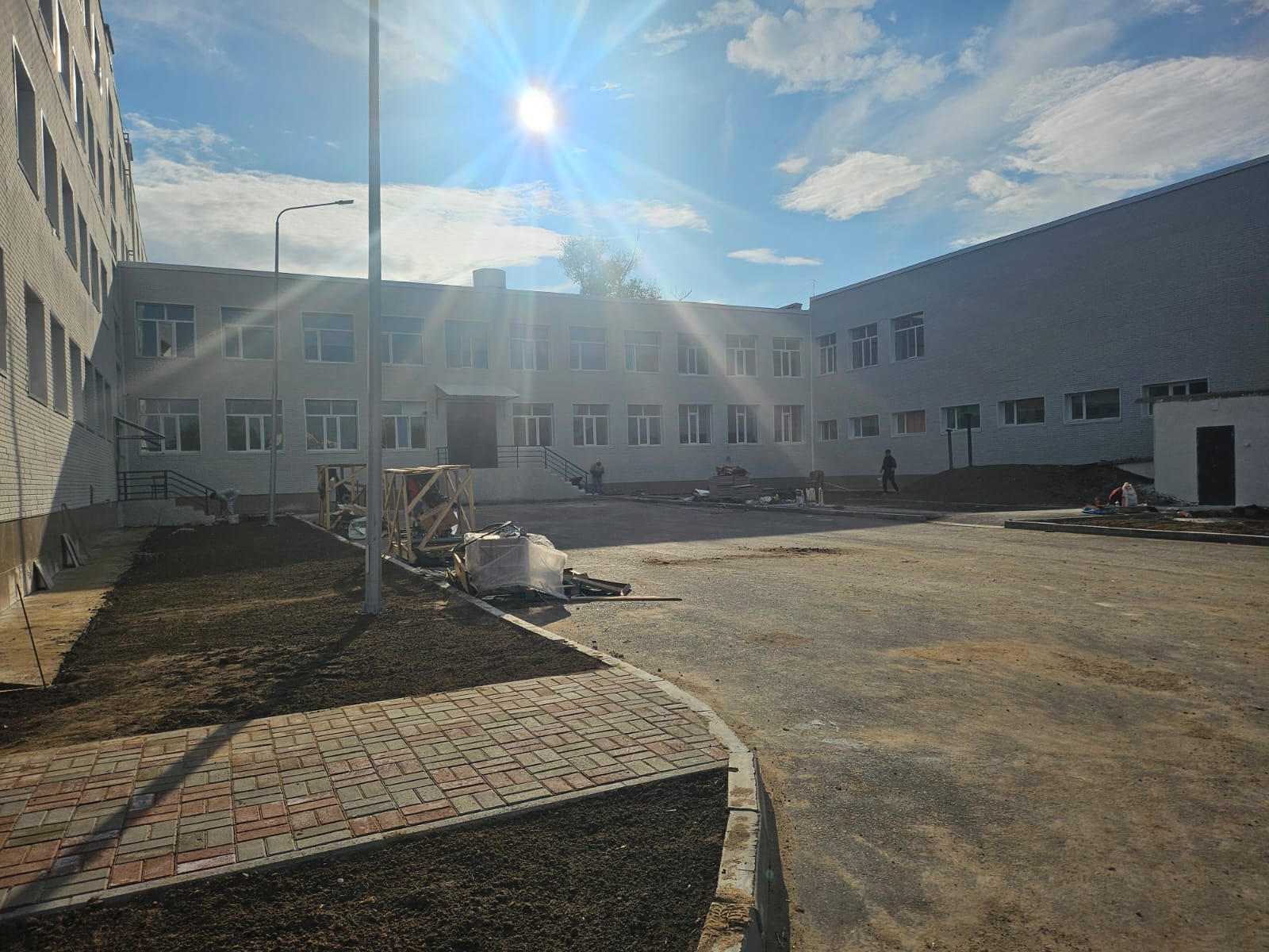 Председатель Аксуского городского маслихата Омаргалиев М.К. ознакомился с ходом завершающихся ремонтных работ в школе имени Ыбырая Алтынсарина