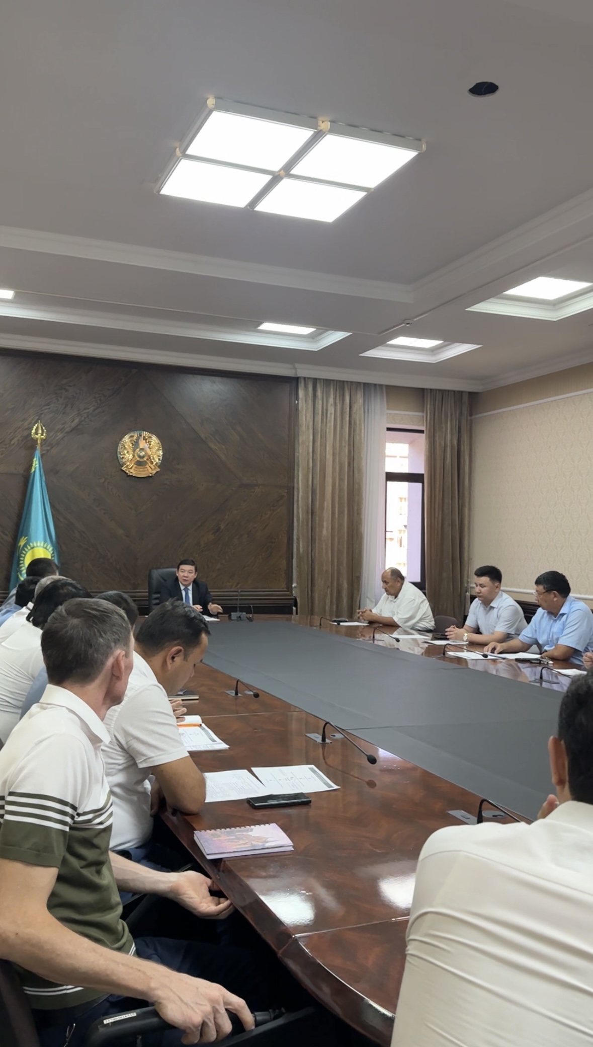Департамент Агентства Республики Казахстан по делам государственной службы совместно с Управлением архитектуры и градостроительства обсудили вопросы узаконивания земельных участков и предоставления дополнительной земли.