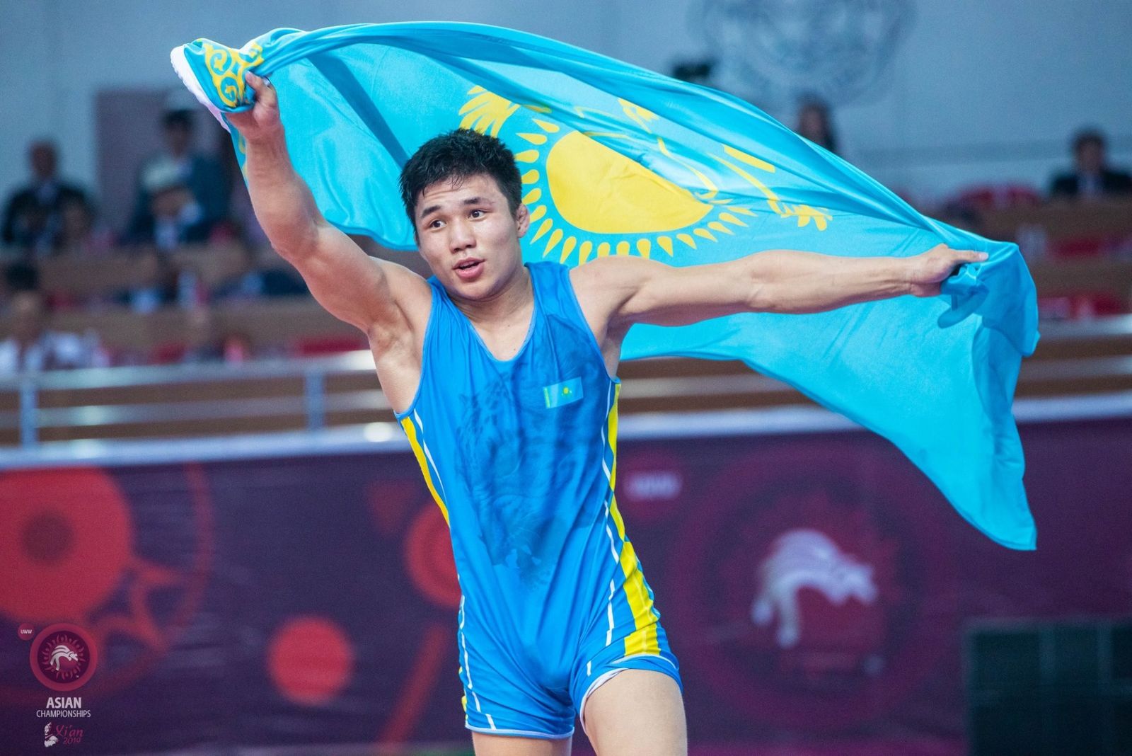 Ұйықтап жатқан ананың бөксесі