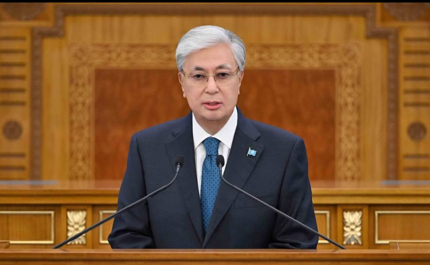 Мемлекет басшысы: «Жасанды интеллектімен жұмыс істеу құзіретін қалыптастыру мектеп қабырғасынан қолға алынуға тиіс»