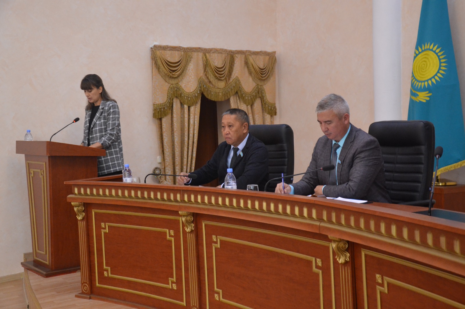 Бюджет, экономика, жергілікті мемлекеттік басқару және өзін-өзі басқару мәселелері жөніндегі тұрақты комиссияның отырысы