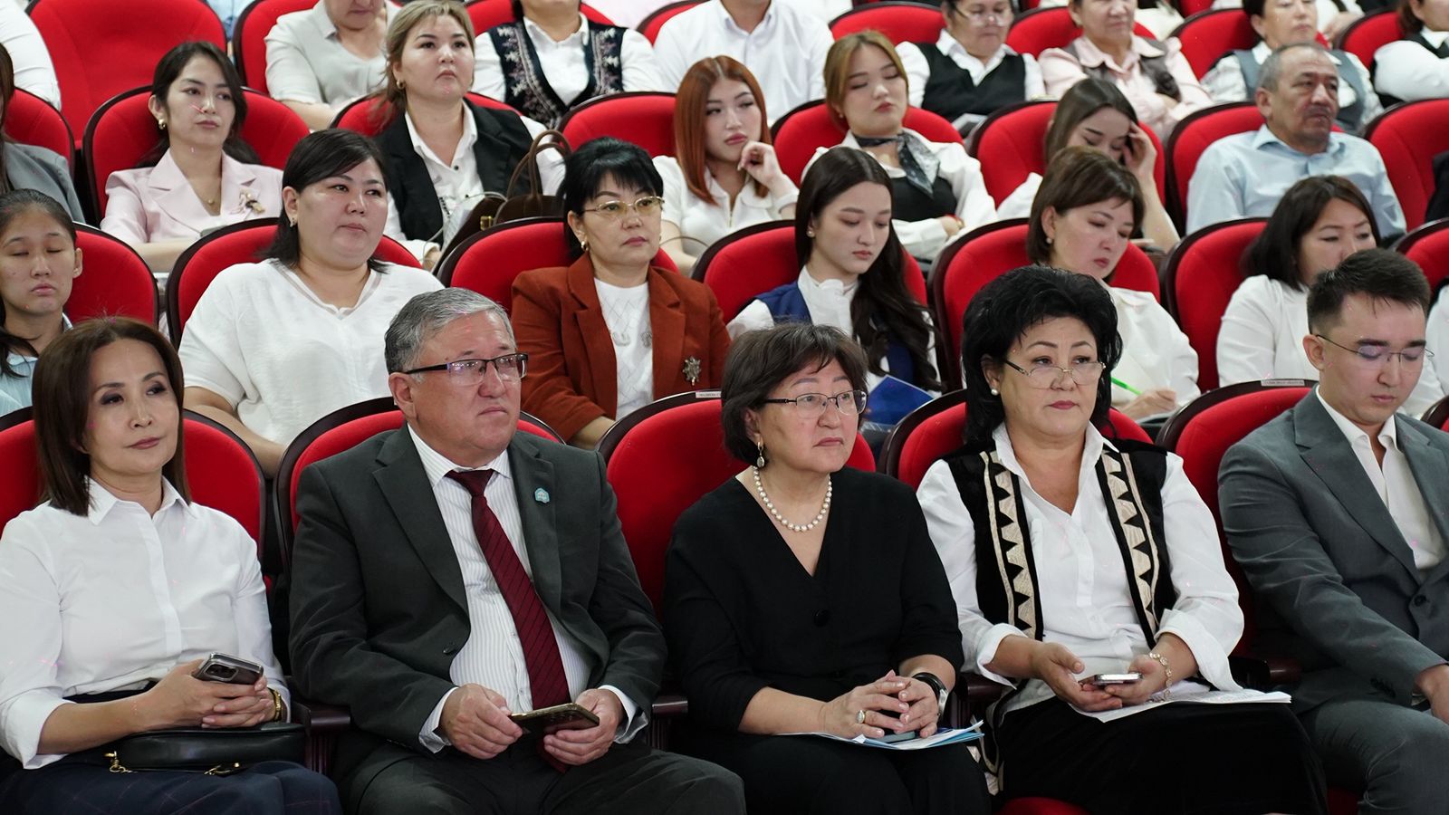 «Тілдерді оқытудағы инновациялық және интерактивті әдіс-тәсілдер» республикалык  семинары