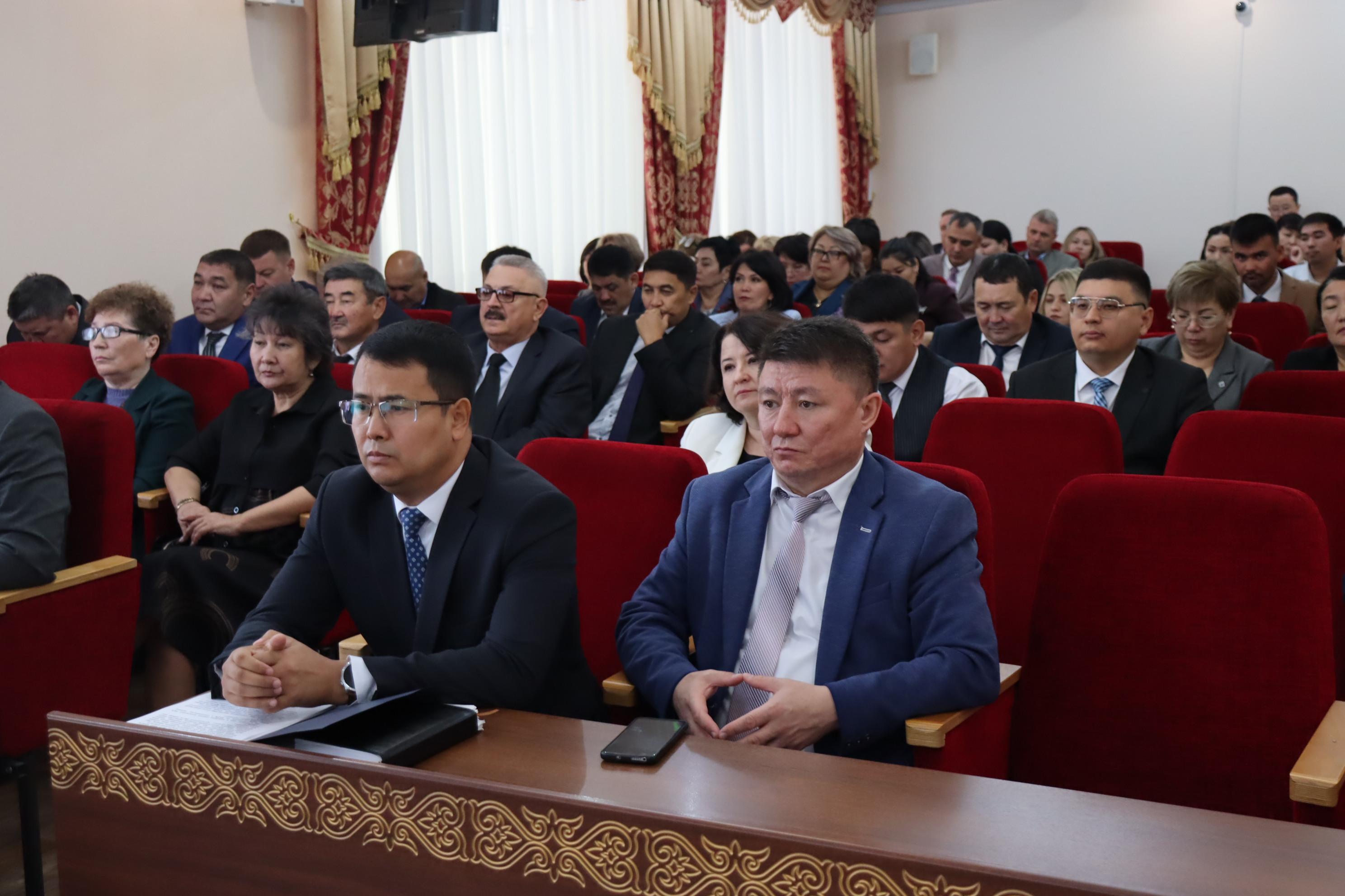 Жітіқара ауданының әкімдігінде Мемлекет басшысының «Жасанды интеллект дәуіріндегі Қазақстан: өзекті мәселелер және оны түбегейлі цифрлық өзгерістер арқылы шешу» Жолдауын іске асыру мәселелері жөніндегі мәжілісі болып өтті.