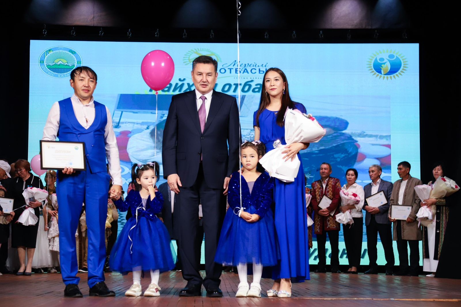 ШҚО-ның әкімі Нұрымбет Сақтағанов «Мерейлі отбасы» байқауының жеңімпаздарын марапаттады