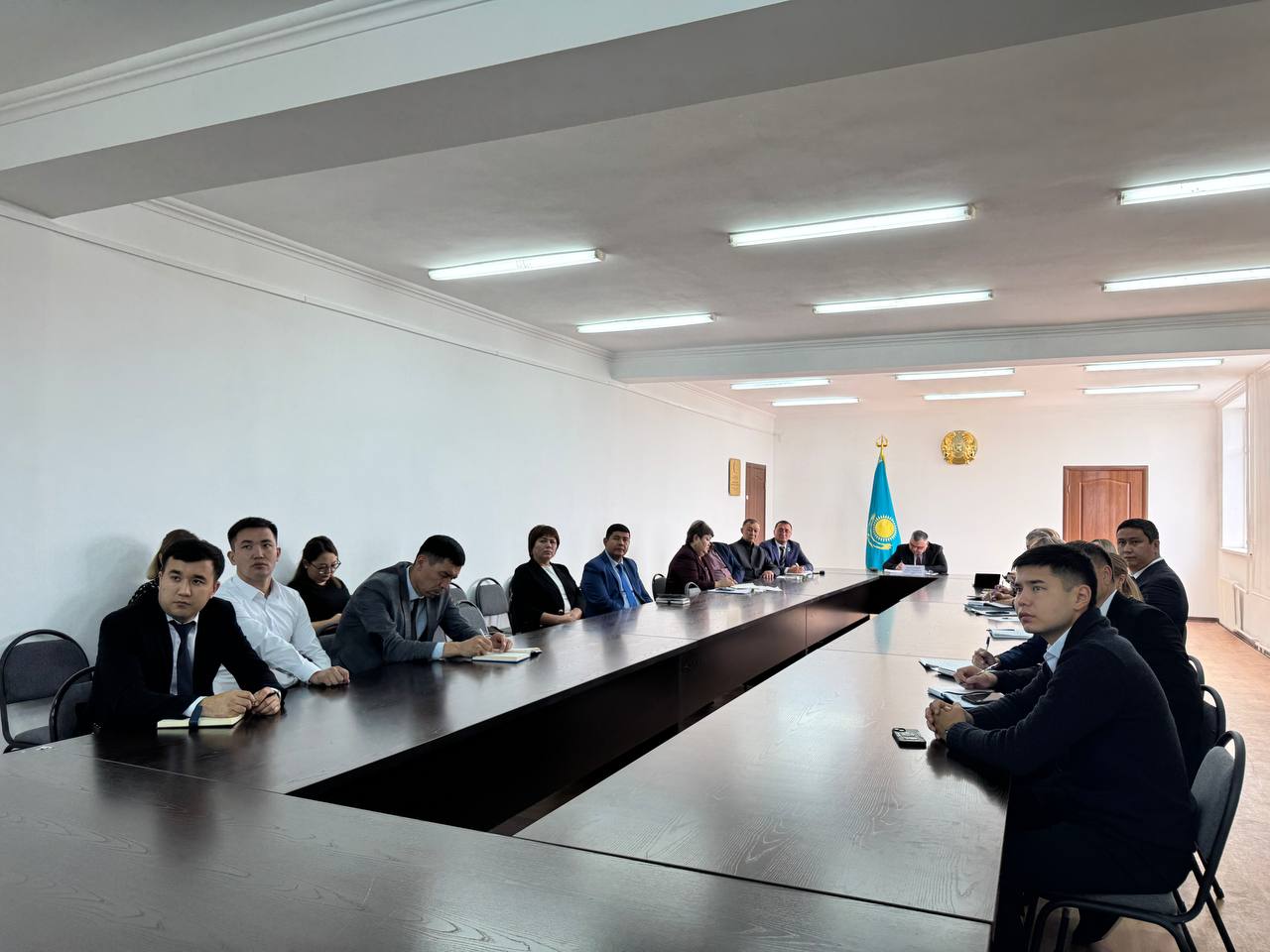 Жаңасемей аудан әкімдігінде Мемлекет басшысы Қасым-Жомарт Тоқаевтың Қазақстан халқына Жолдауын талқылауға арналған жиын өтті.