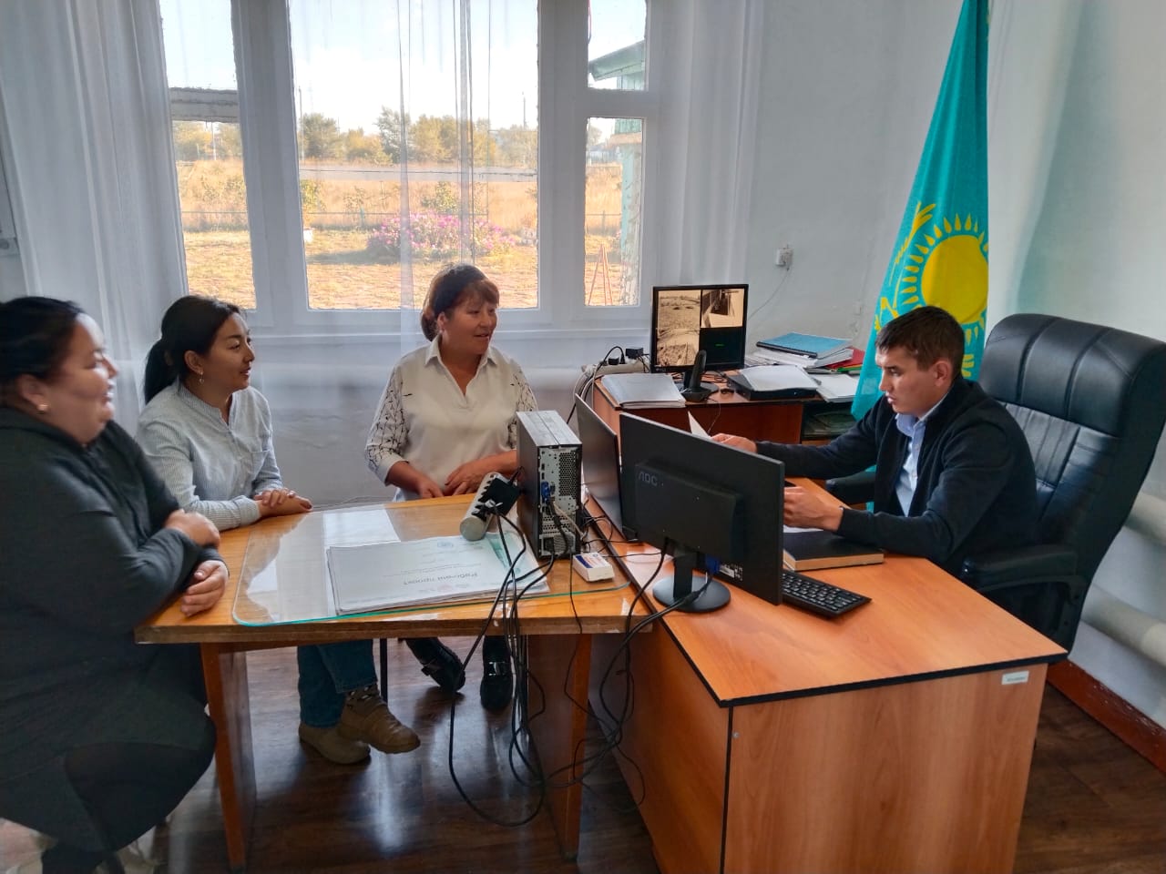 Округ әкімі "Қазақстан Республикасындағы тіл туралы" Қазақстан Республикасының Заңын сақтау бойынша түсіндіру жұмыстарын жүргізді.