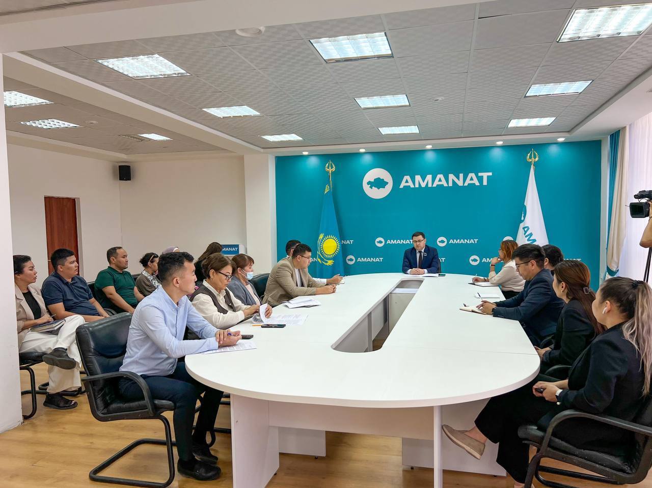 Представители партии «AMANAT» ознакомились с ходом реализации проекта «Общество без долгов»