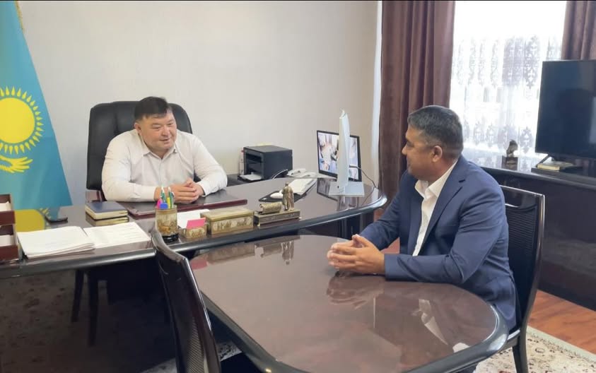 ШАРДАРА: АУДАН ӘКІМІ ЖАҢА САЙЛАНҒАН ҚЫЗЫЛҚҰМ АУЫЛДЫҚ ОКРУГІ ӘКІМІМЕН КЕЗДЕСТІ