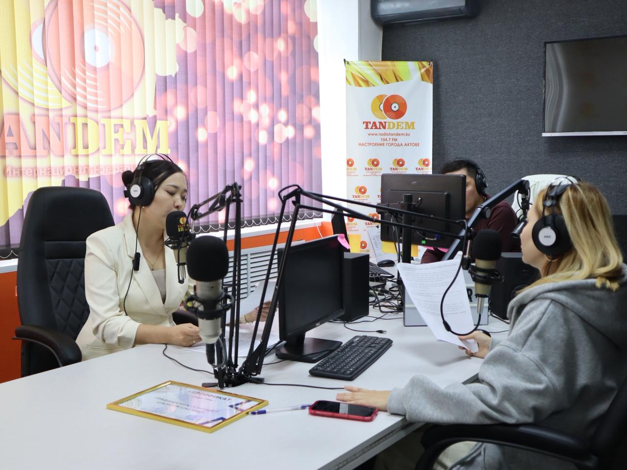 В прямом эфире радио "Тандем 104,7 FM"