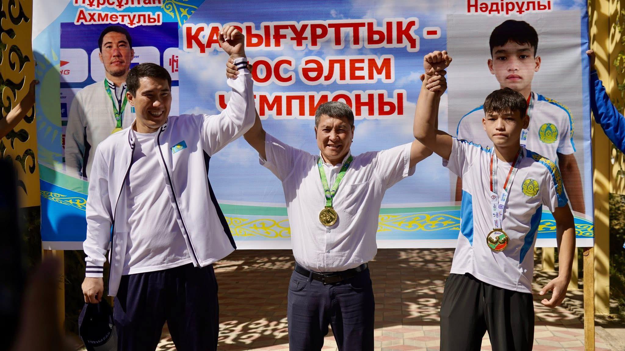ТҮРКІСТАН: ҚАЗЫҒҰРТТА ӘЛЕМ ЧЕМПИОНДАРЫНА ҚҰРМЕТ КӨРСЕТІЛДІ