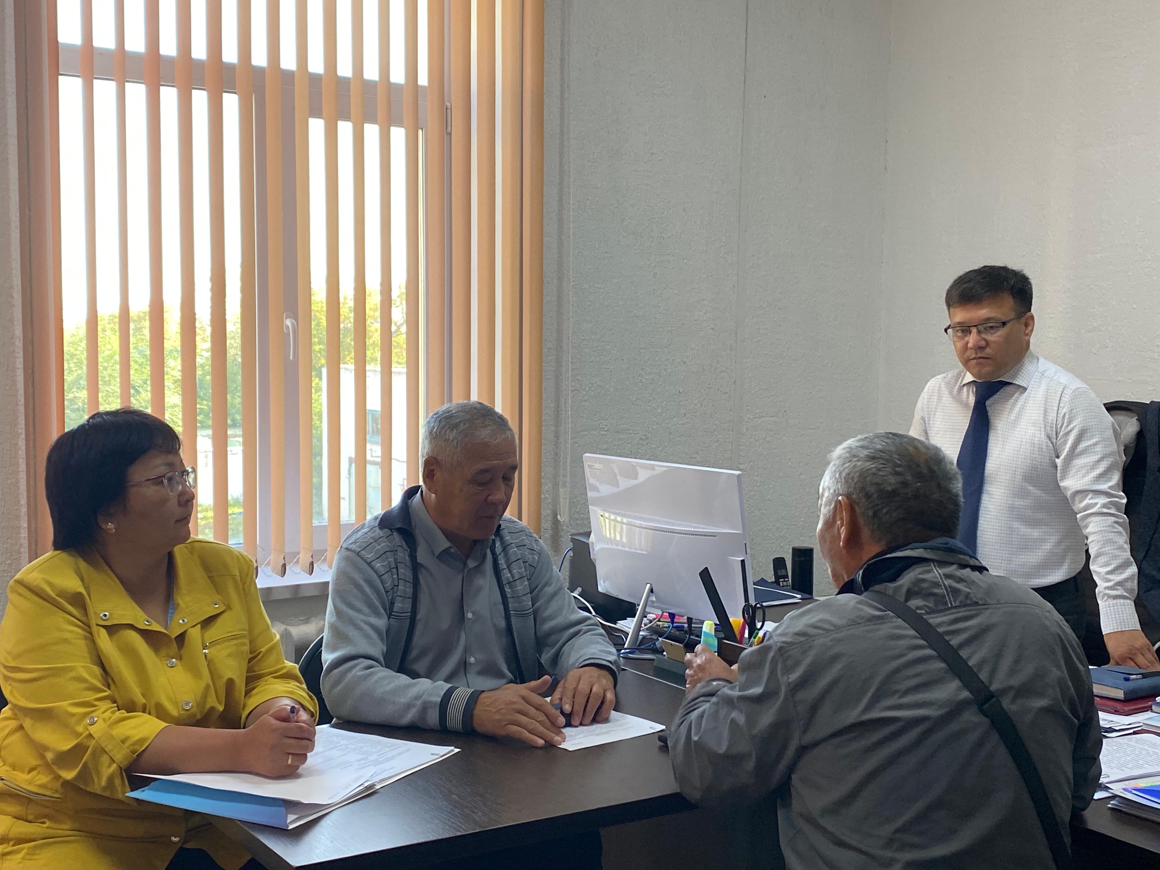 Қарттар мен мүмкіндігі шектеулі адамдарды әлеуметтік қолдау айлығына дайындық аясында жұмыс кеңесі