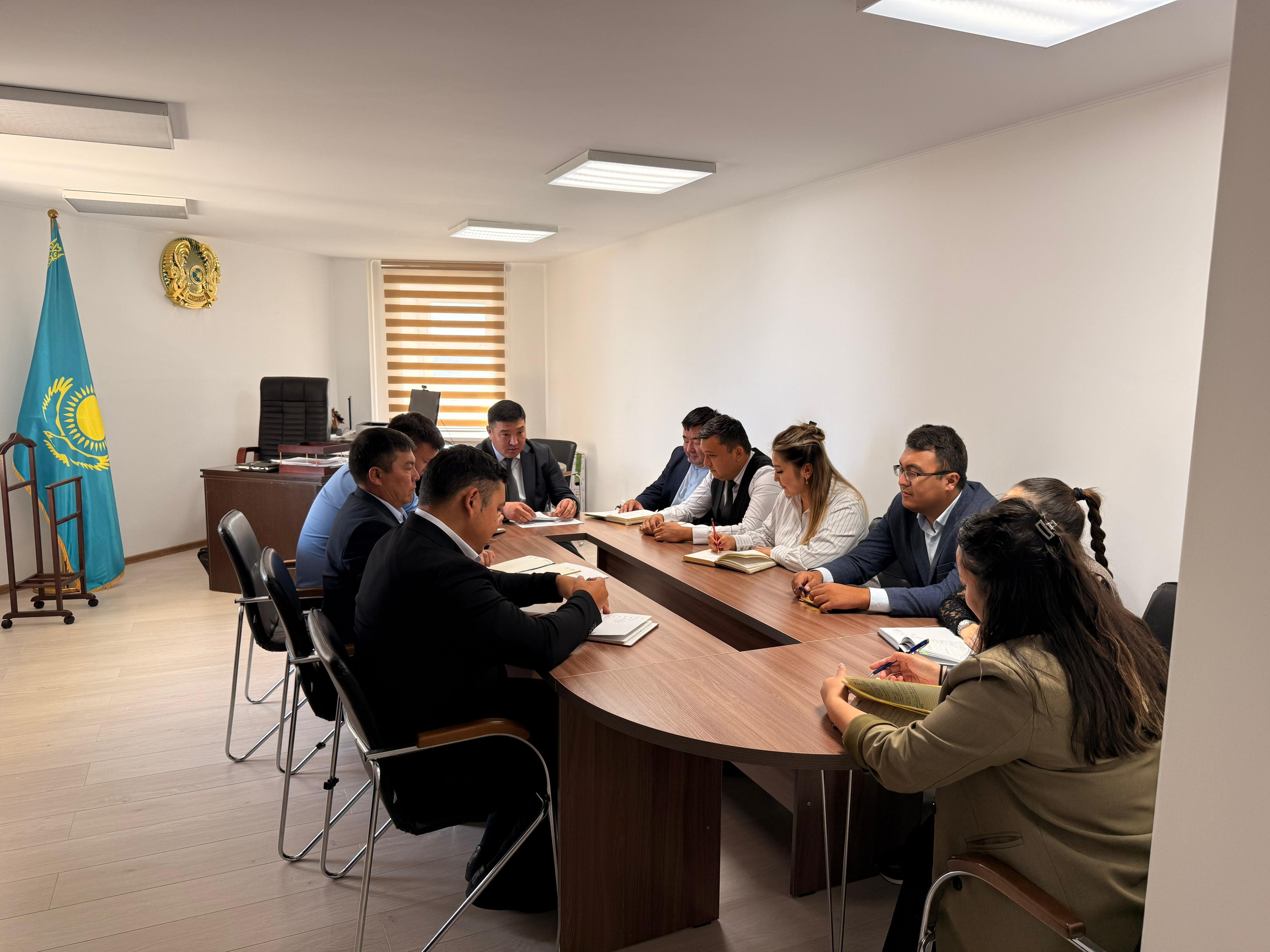 Мемлекеттік қызметшілердің ар-намысы мен қадір-қасиетін кемсітушіліктің және оған қолсұғушылықтың кез келген нысандарын болғызбайтын қолайлы моральдық-психологиялық ахуал жасауға бағытталған дөңгелек үстел өткізілді.