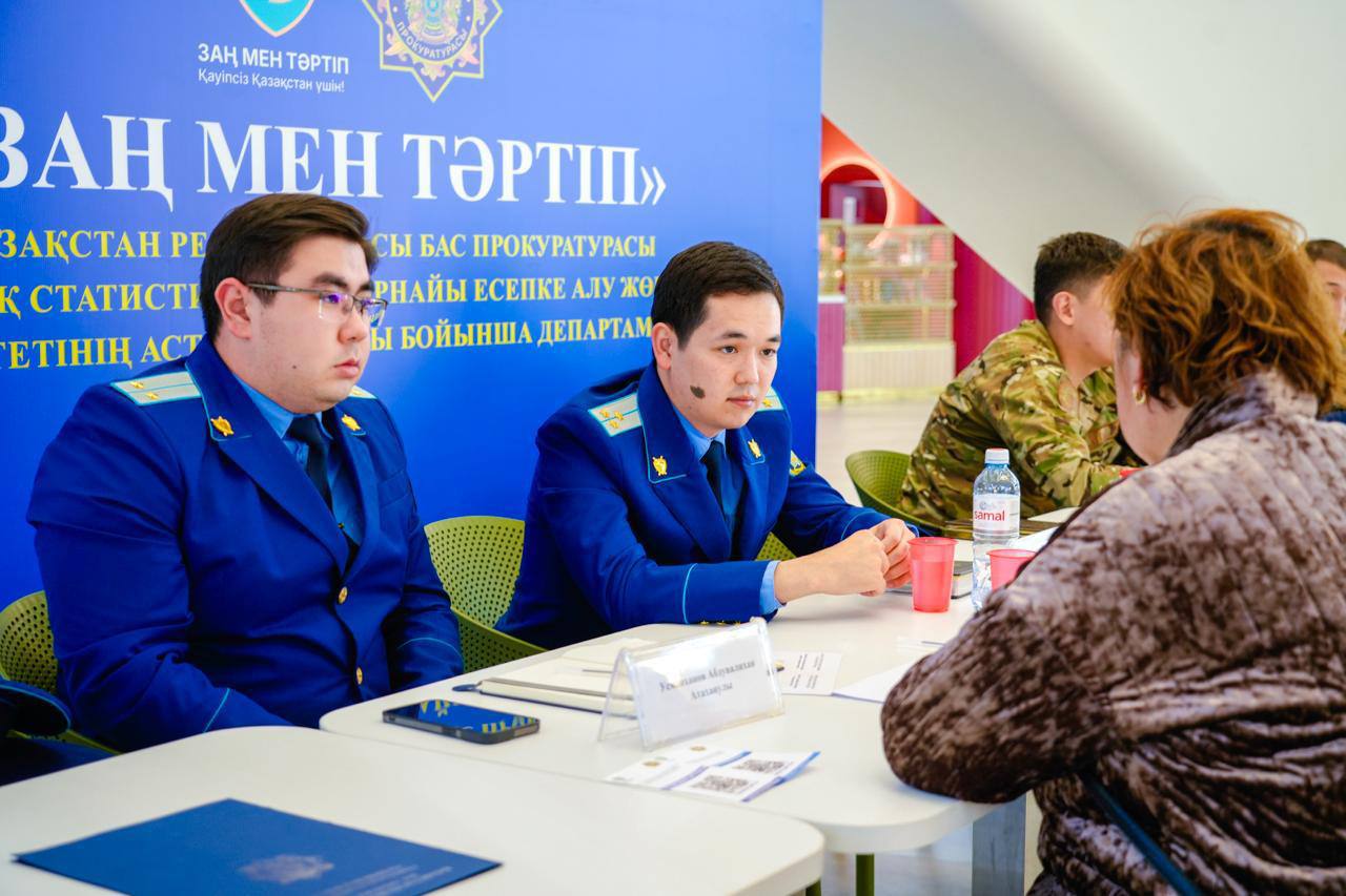 Елордалық заңгерлер «Құқықтық дәріхана» акциясы аясында тұрғындардың есірткі қылмыстары мен айыппұлдарға қатысты сұрақтарына жауап берді