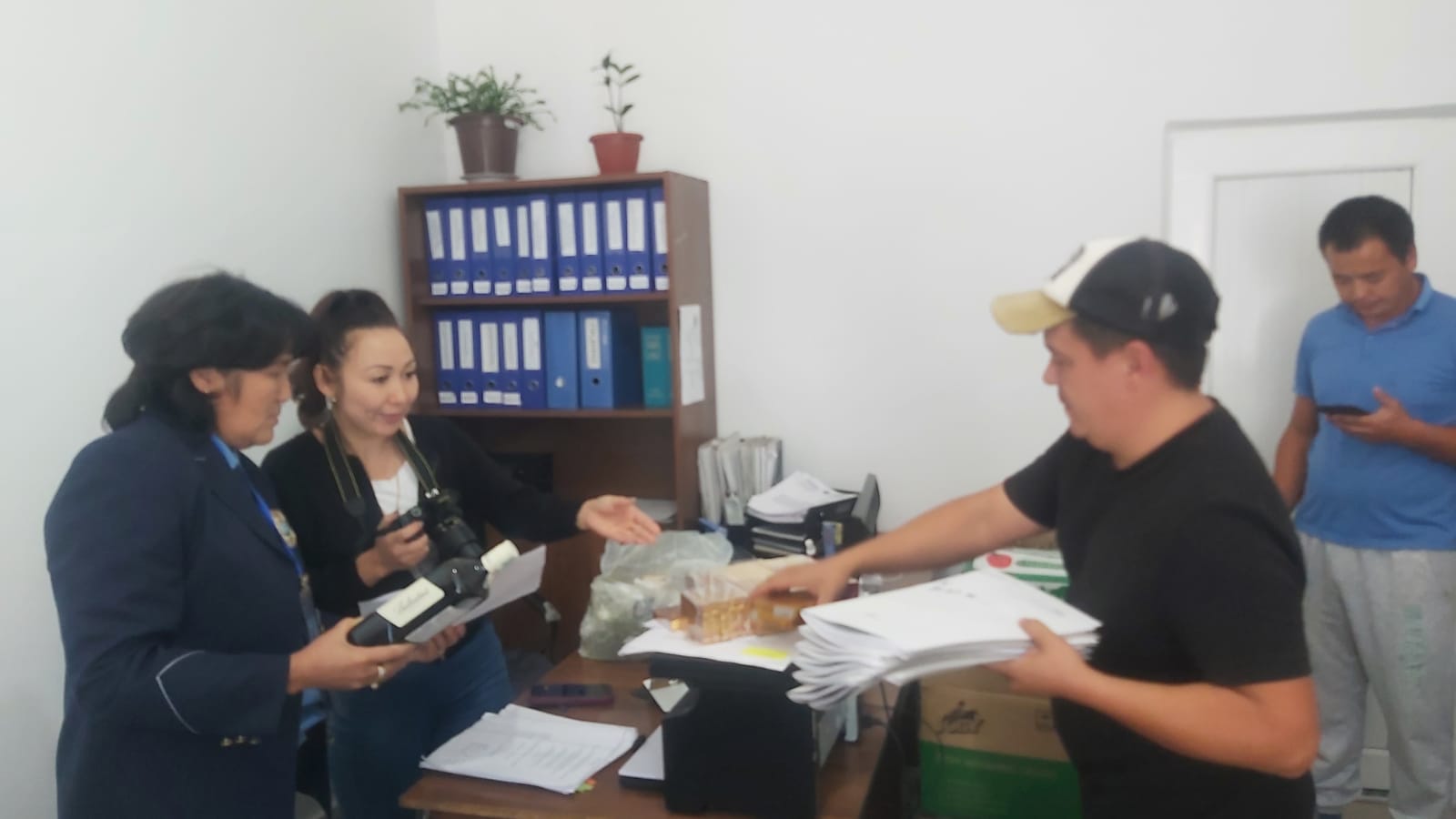 Тәркіленген өнімдер Алакөл ауданының әкімдігіне және Жетісу облысы бойынша мемлекеттік мүлік және жекешелендіру департаментіне тапсырылды