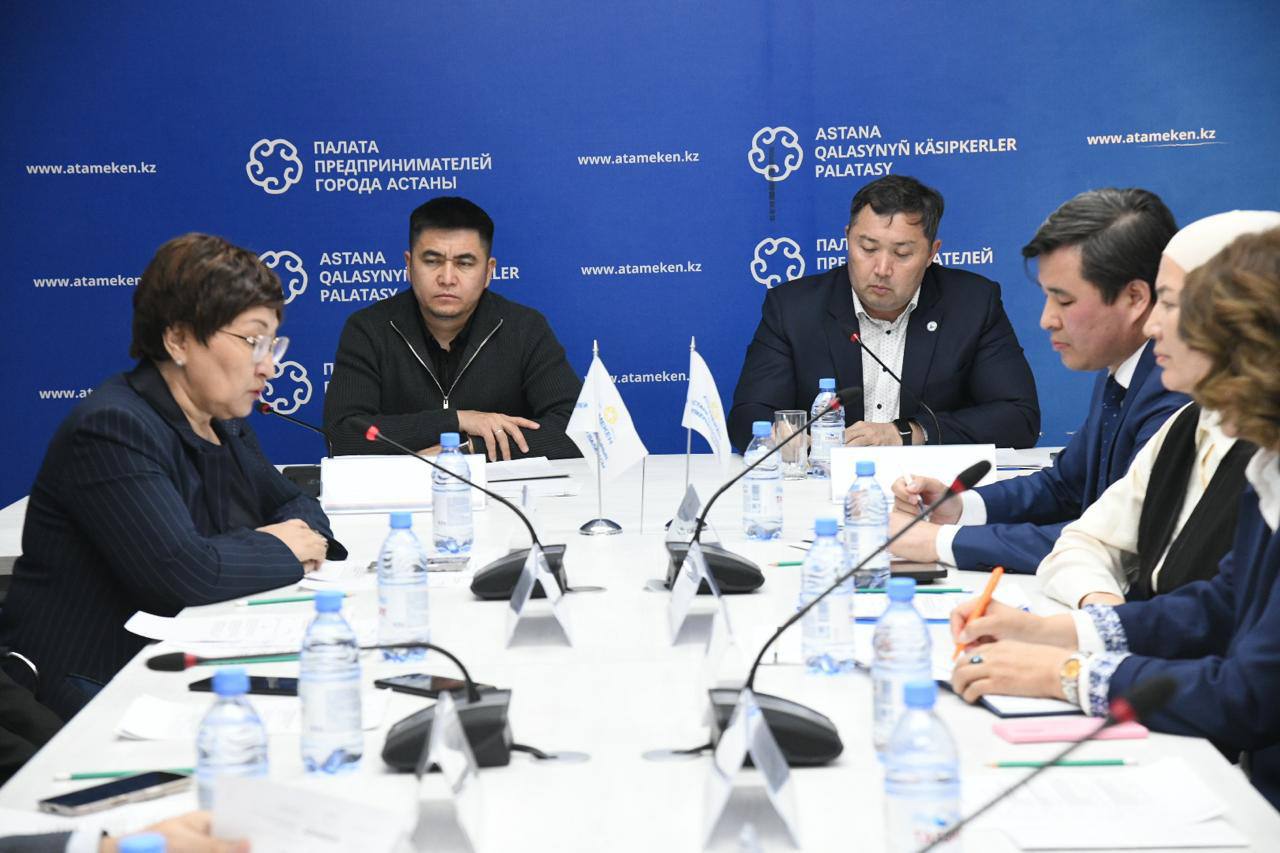 Жаңа жылдан бастап әлеуметтік медициналық сақтандыру жүйесі қалай өзгереді – елордадағы ӘМСҚ филиалында түсіндірілді