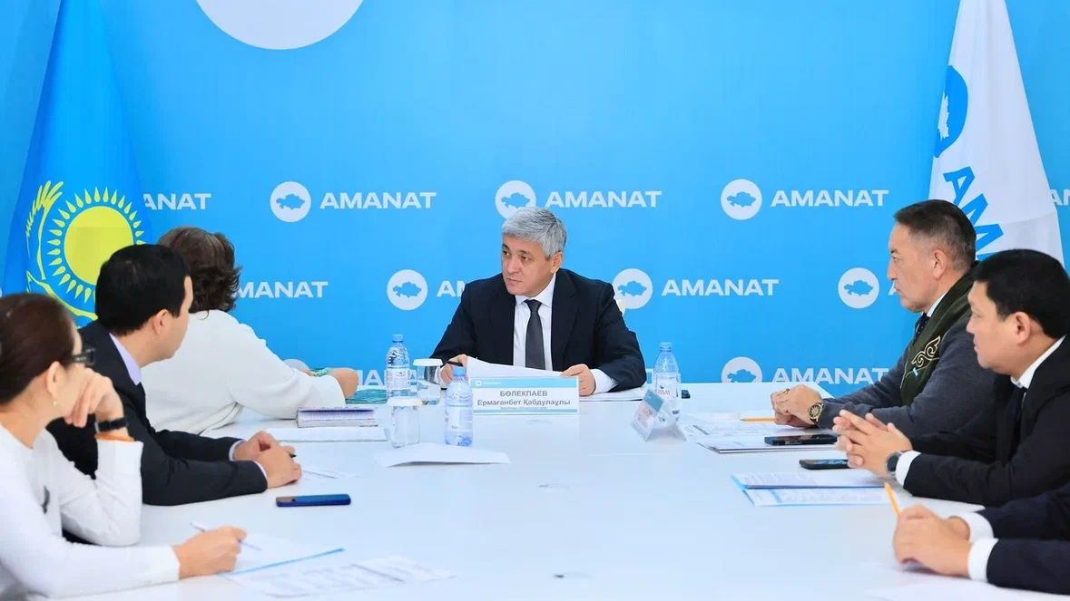 Ермағанбет Бөлекпаев «Amanat» партиясының филиалында тұрғындарды қабылдады