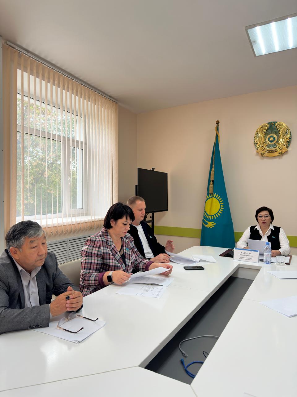 Бүгін аудандық мәслихаттың кезектен тыс сессиясы өтті, онда аудан және ауылдық округтердің бюджеттеріне өзгерістер енгізу мәселелері қаралды.