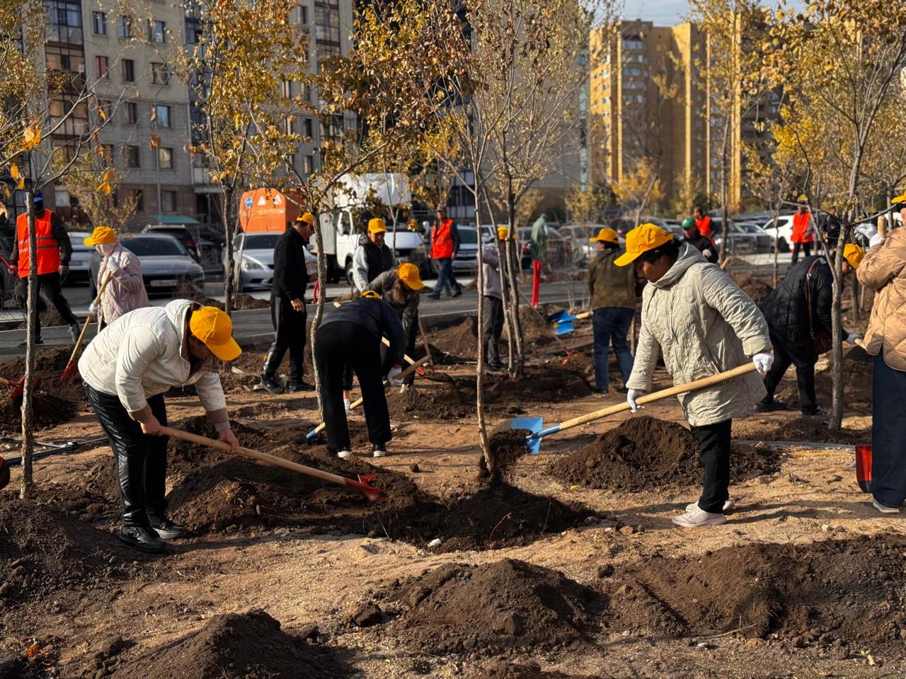 Масштабный общегородской субботник стартовал в Астане