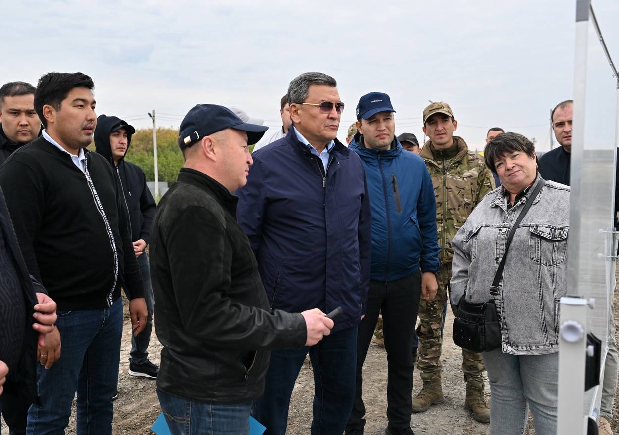 Өңір басшысы Қызылжар ауданындағы қорғаныс бөгеттерінің  құрылысын тексерді