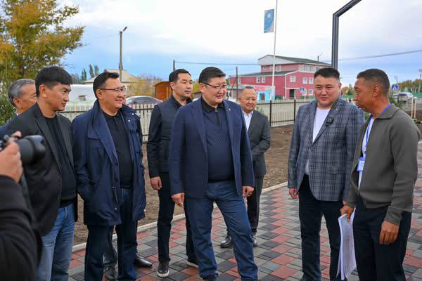 Мәслихат төрағасы Шалқар Байбеков облыс әкімінің Ақсуат ауданы халқымен кездесуіне қатысты
