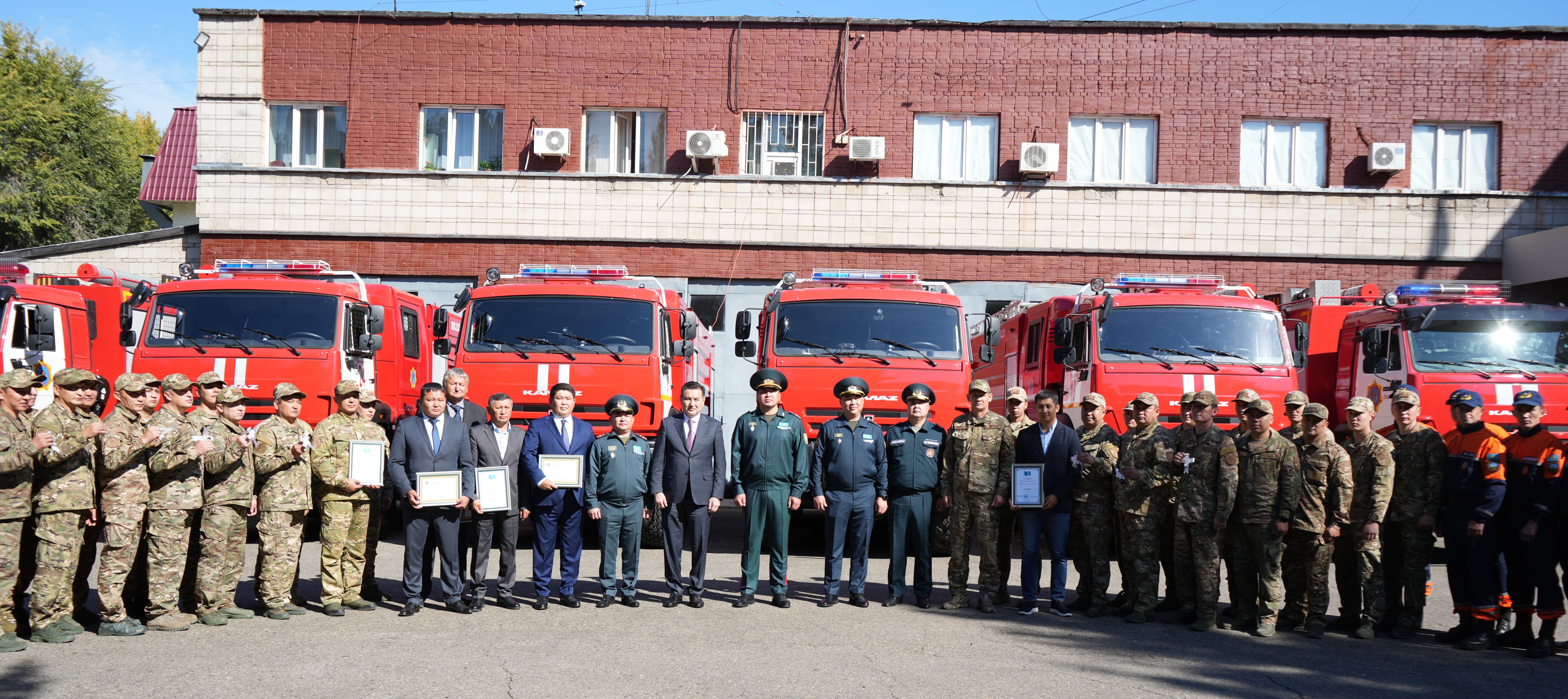 ТЖМ басшысы Шығыс Қазақстан құтқарушыларына жаңа техниканың кілттерін табыс етті