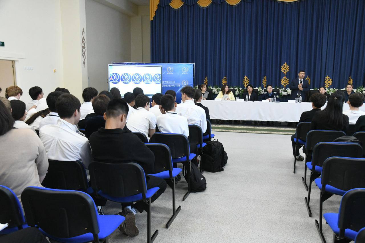 Елордала мектеп оқушыларына нашақорлықтың зияны мен киберқауіпсіздік түсіндірілді