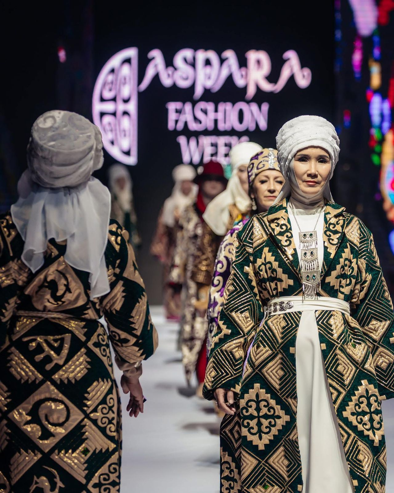 Париж және Милан сән апталығында «Әлемді таңғалдырған әжелер» жобасы ұсынылады