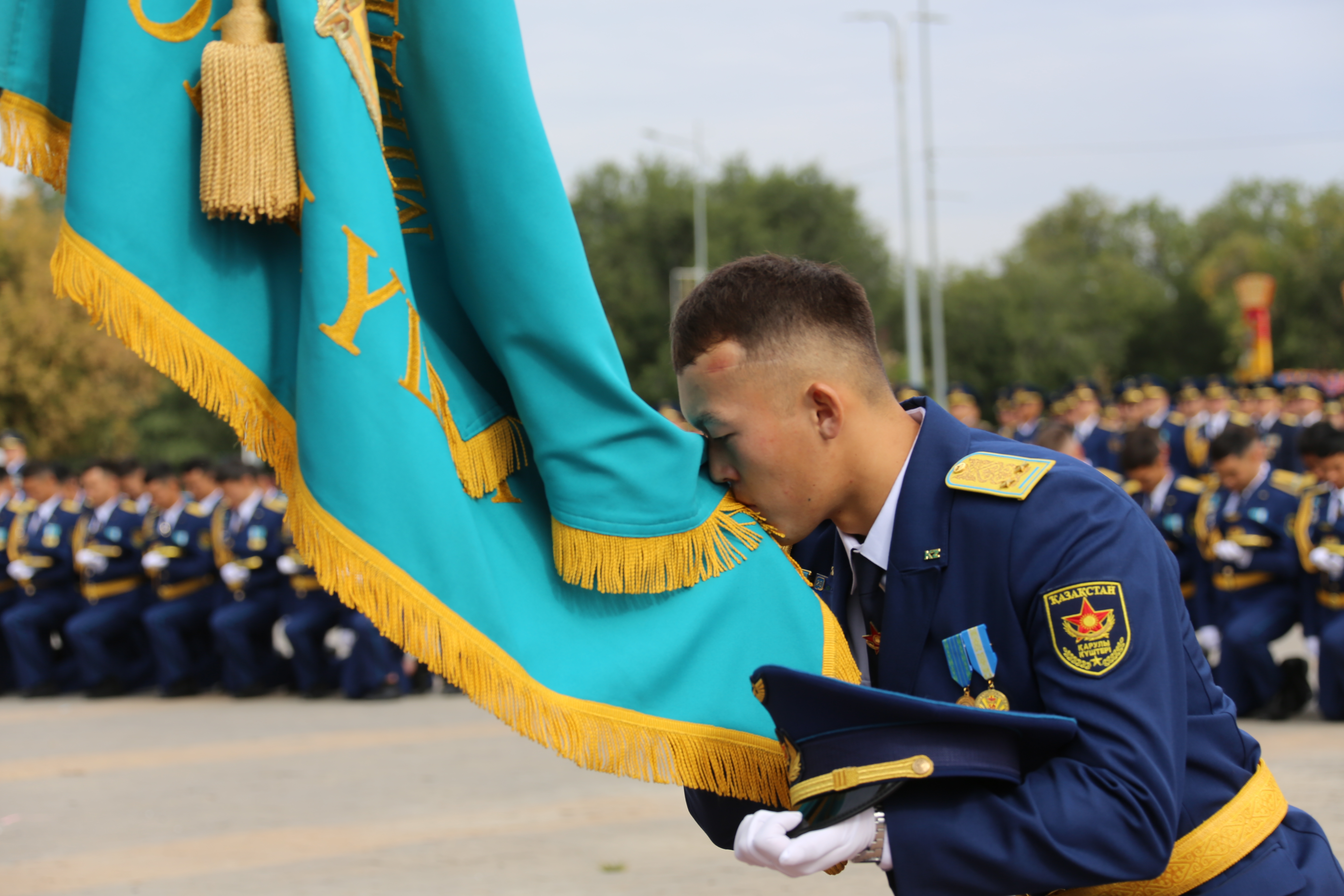 Ұшқыштар даярлайтын жоғары оқу орнының жүзден аса түлегі офицерлік атақ алды