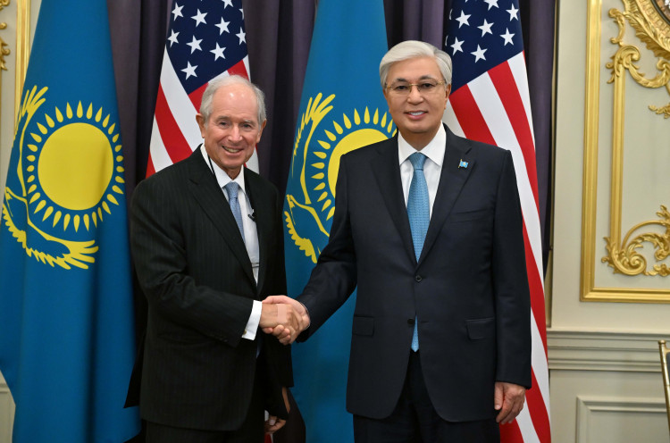 Президент Blackstone компаниясының негізін қалаушылардың бірі және басқарма төрағасы Стивен Шварцманмен кездесті