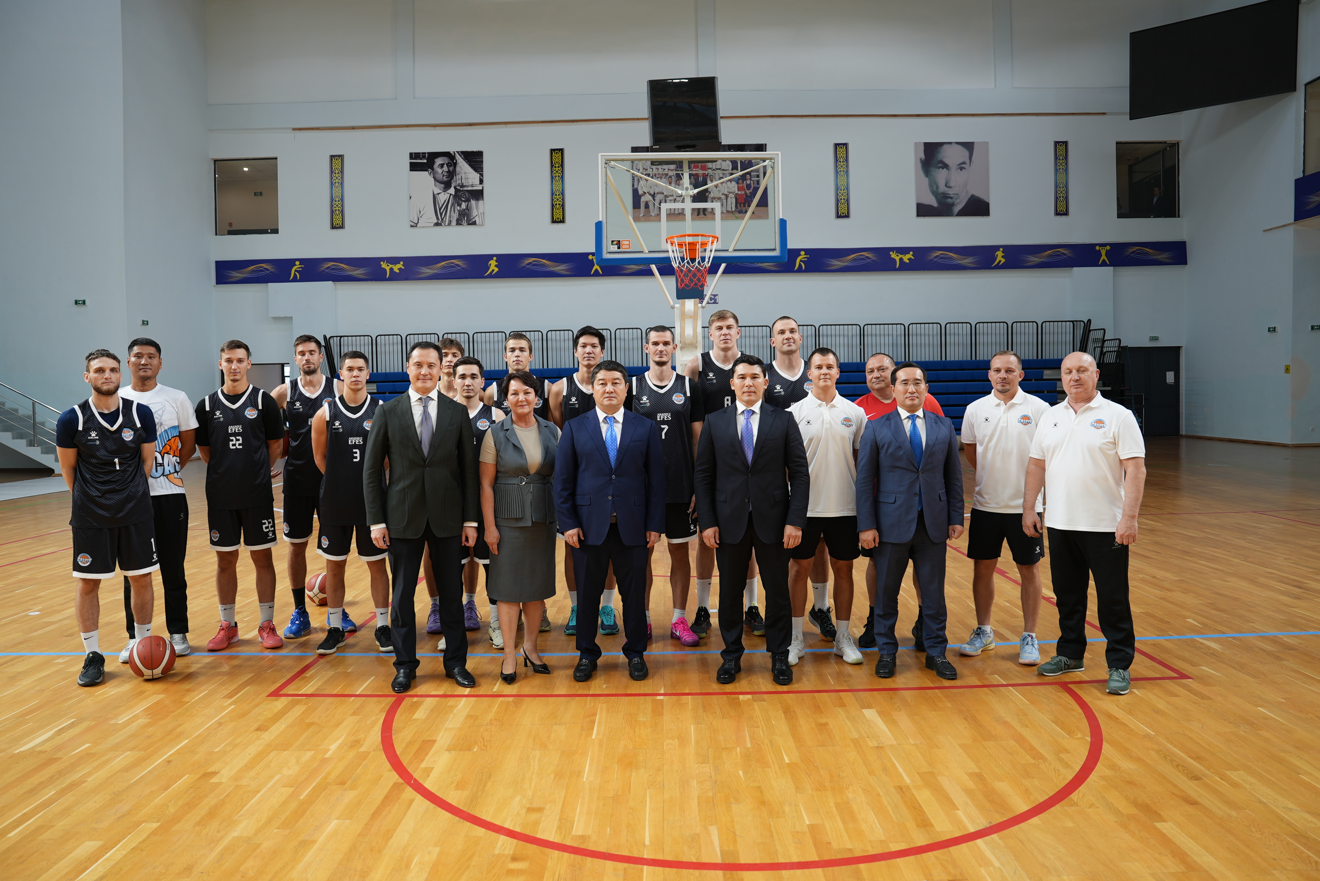 Ербол Мырзабосынов баскетболдан Қазақстан кубогінің жеңімпаздарымен кездесті