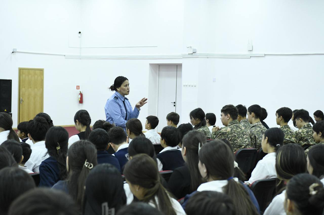 Оқушылармен кездесулер, есірткі қаупіне қарсы іс-қимыл және алдын алу: Астанадағы нашақорлыққа қарсы айлық қалай өтіп жатыр