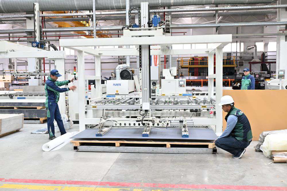 Құрылым материалдарын шығаруға маманданған Metal Former зауыты