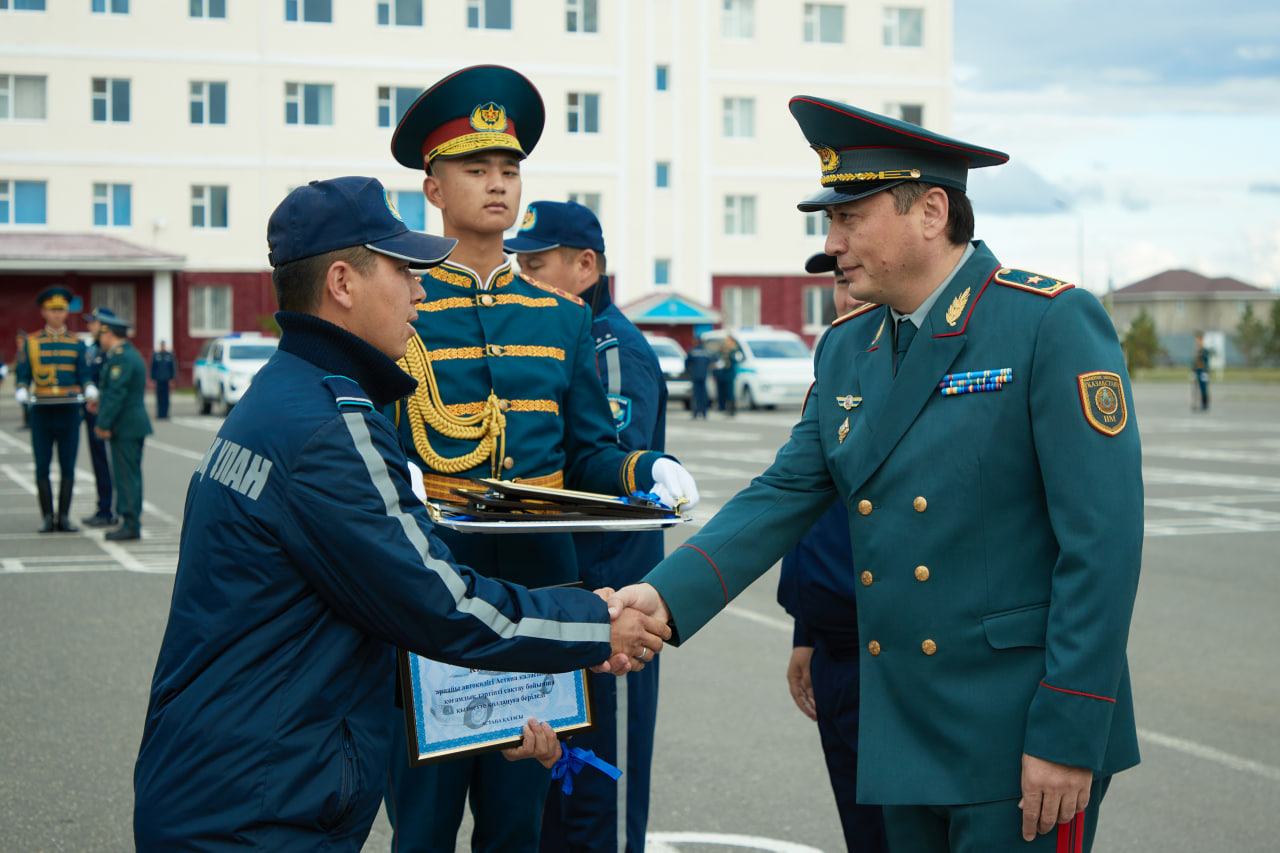 Ұлттық ұланда жаңа техника: Сарбаздар көлікпен күзгі вальс орындады