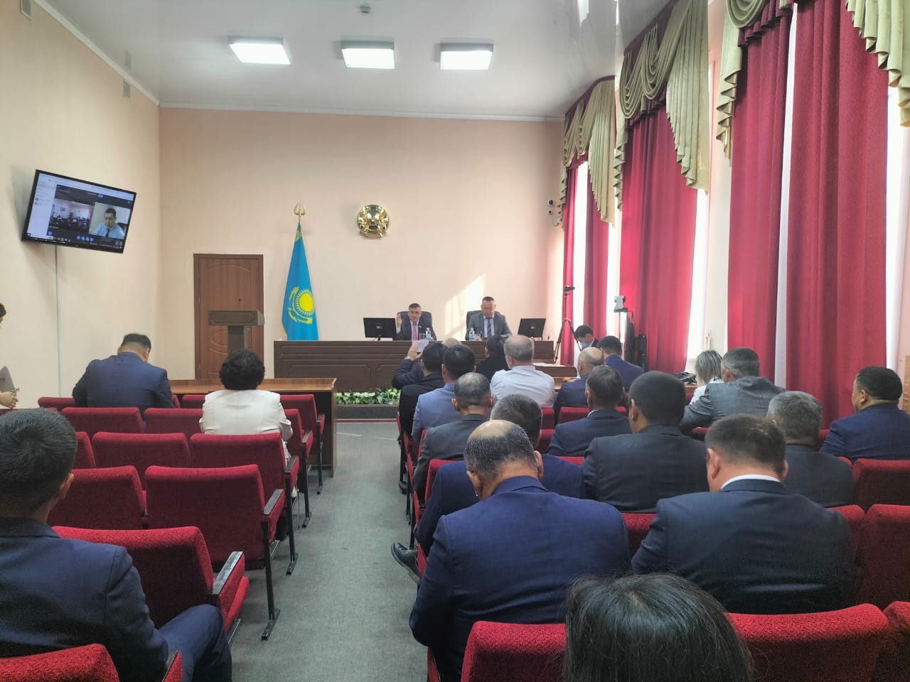 2025 жылғы 26 қыркүйекте аудан әкімдігінде аудандық мәслихаттың кезектен тыс сессиясы өтті.