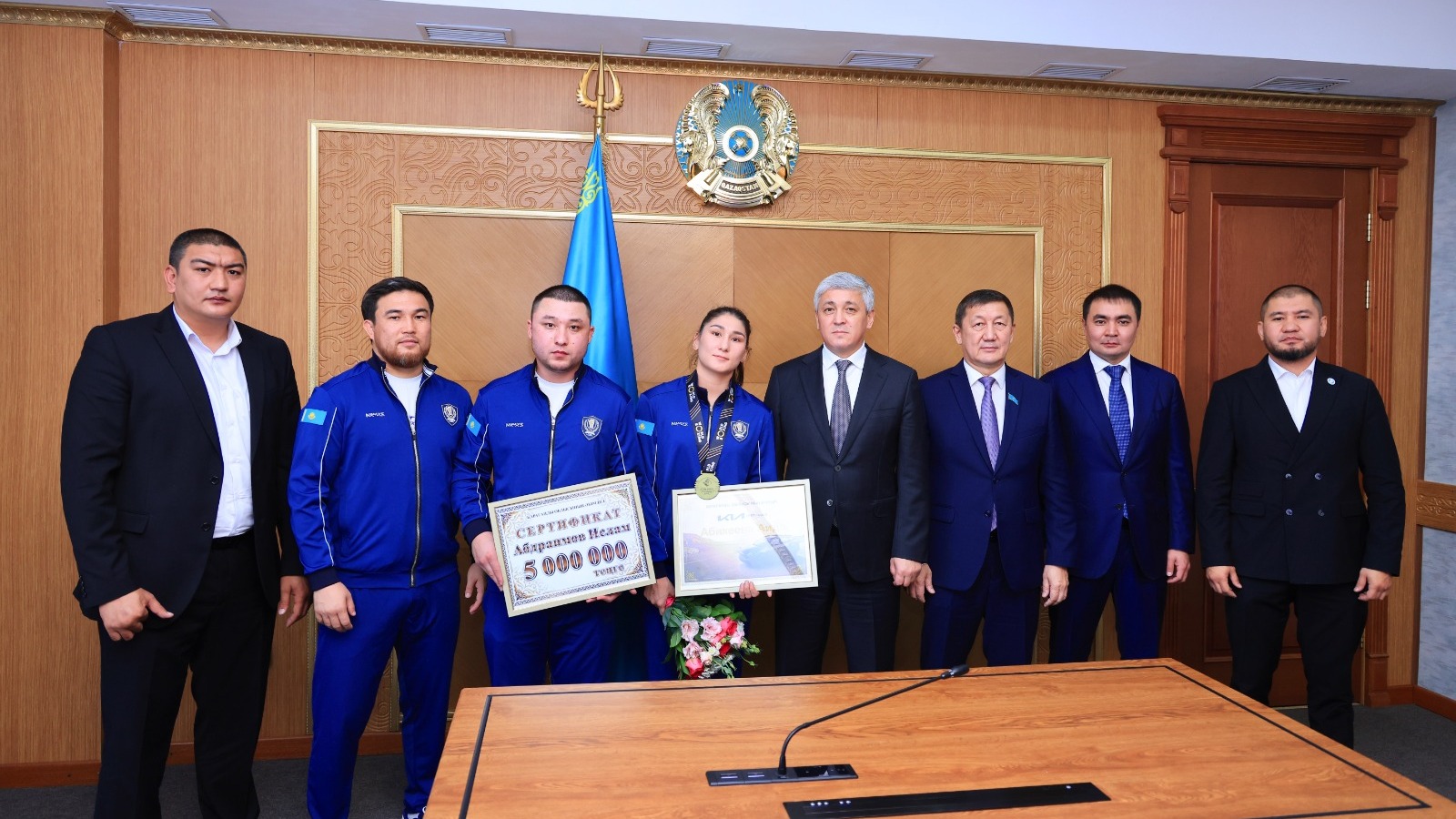 Қарағандыда екі дүркін әлем чемпионы Аида Әбікеева мен оның бапкері құрметке бөленді