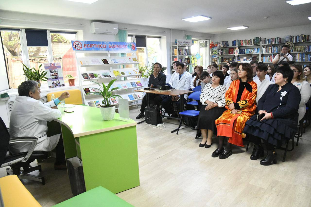 Есірткі қылмысына қарсы айлық: елордалық кітапханада жастарға есірткіні қолданудың салдары түсіндірілді