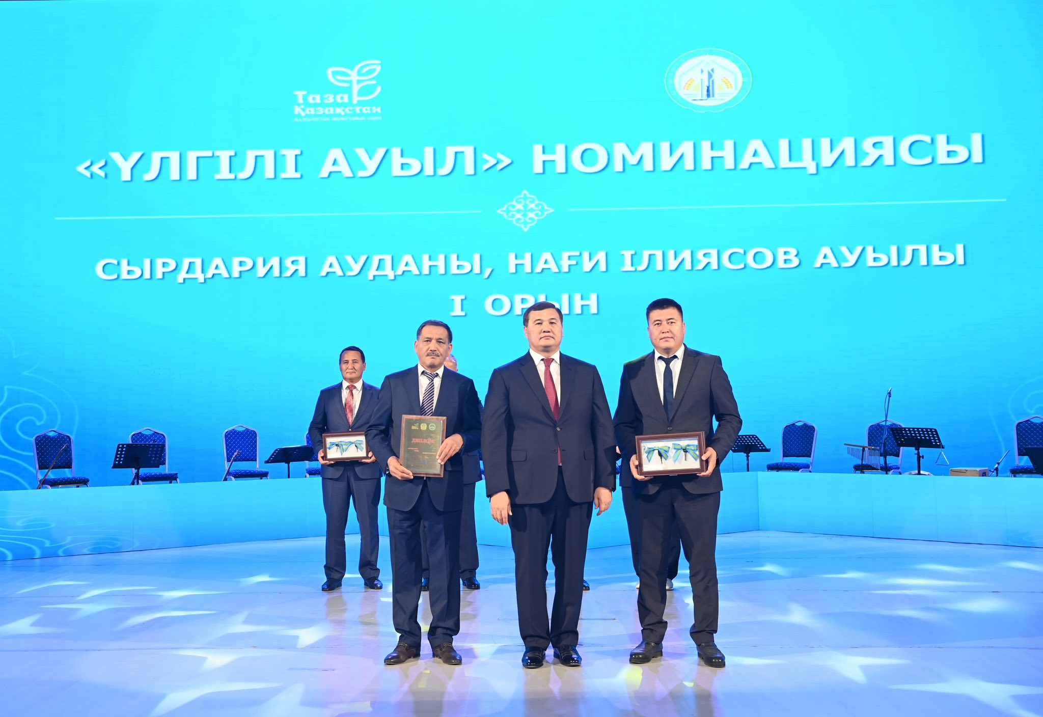 Еңбек күні қарсаңында «Үлгілі елді мекен» облыстық конкурсы жеңімпаздарына 19 коммуналдық техника табысталды
