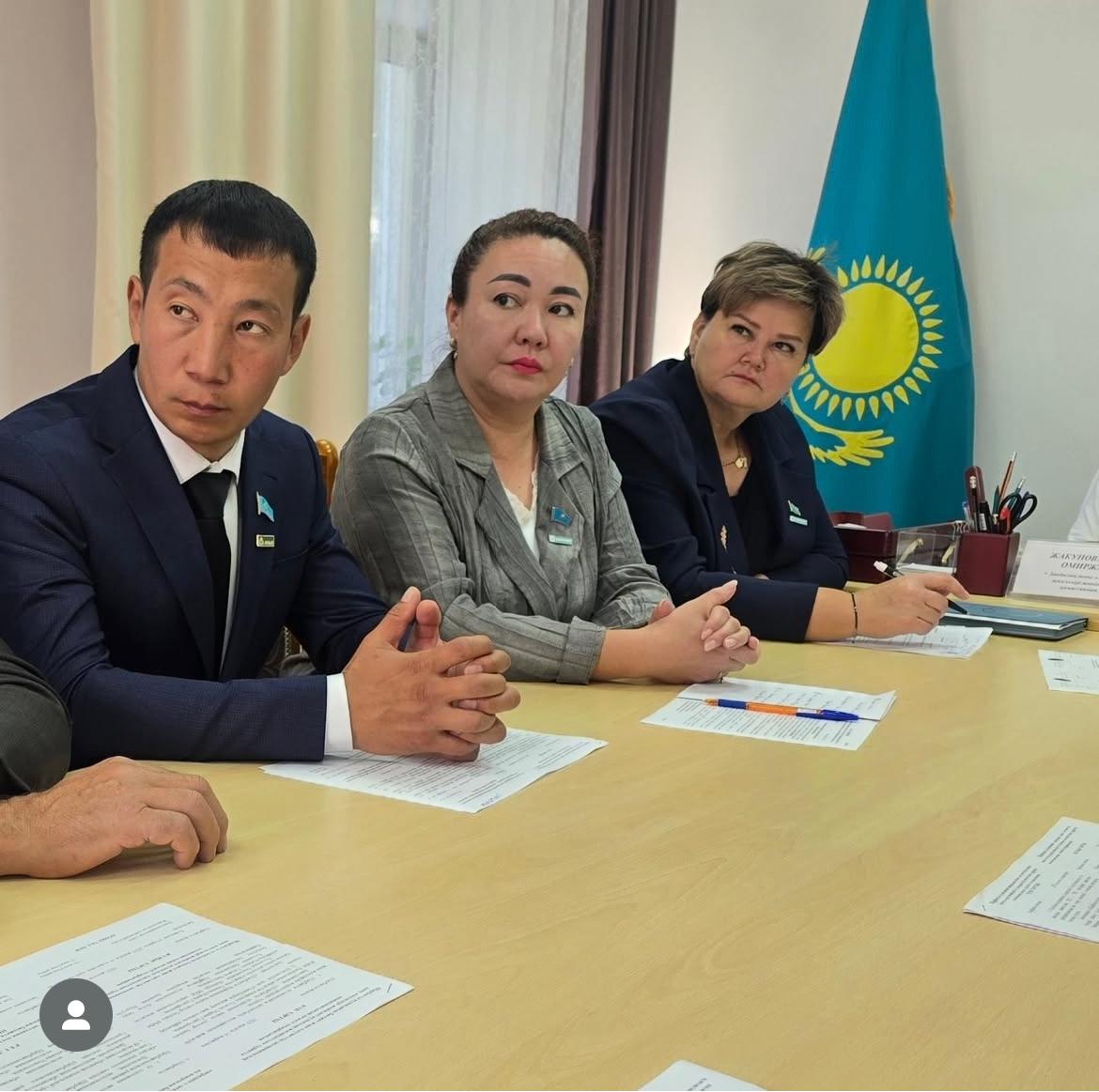 Шарбақты аудандық мәслихатында тұрақты комиссиялардың отырыстары өтті.