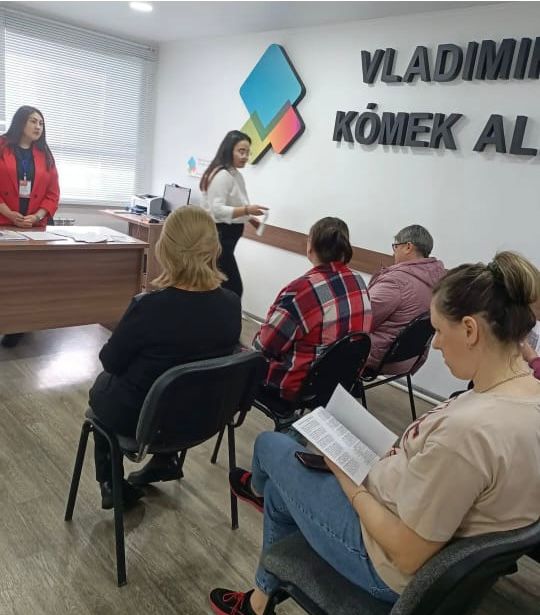 Өңірлерде және ауылдық елді мекендерде ауыл тұрғындарына құқықтық қызмет көрсететін үкіметтік емес ұйымдар мен мемлекеттік органдардың қатысуымен бірқатар диалогтық алаңдар өткізілді.