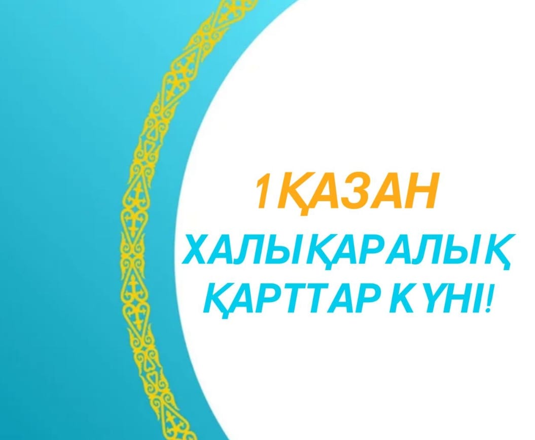 Шоудағы модельдер жалаңаш және көңілді.