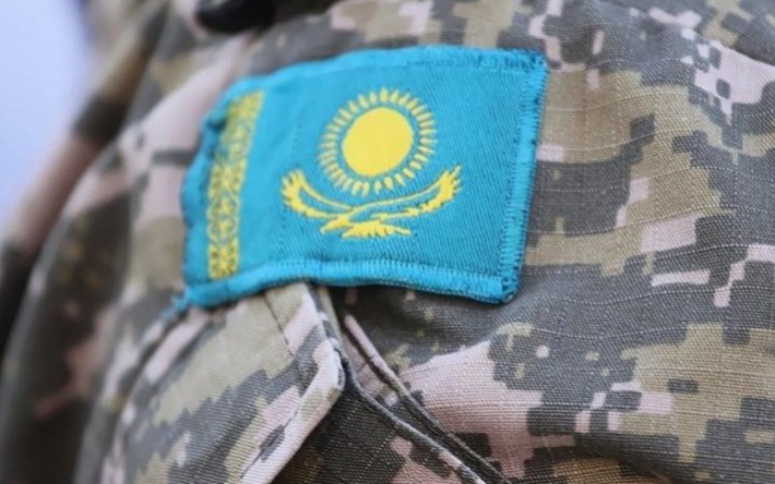 Қазақстандағы әскери қызмет: кімдер кейінге қалдыра алады және қызметтен жалтарғандарға қандай жаза қолданылады