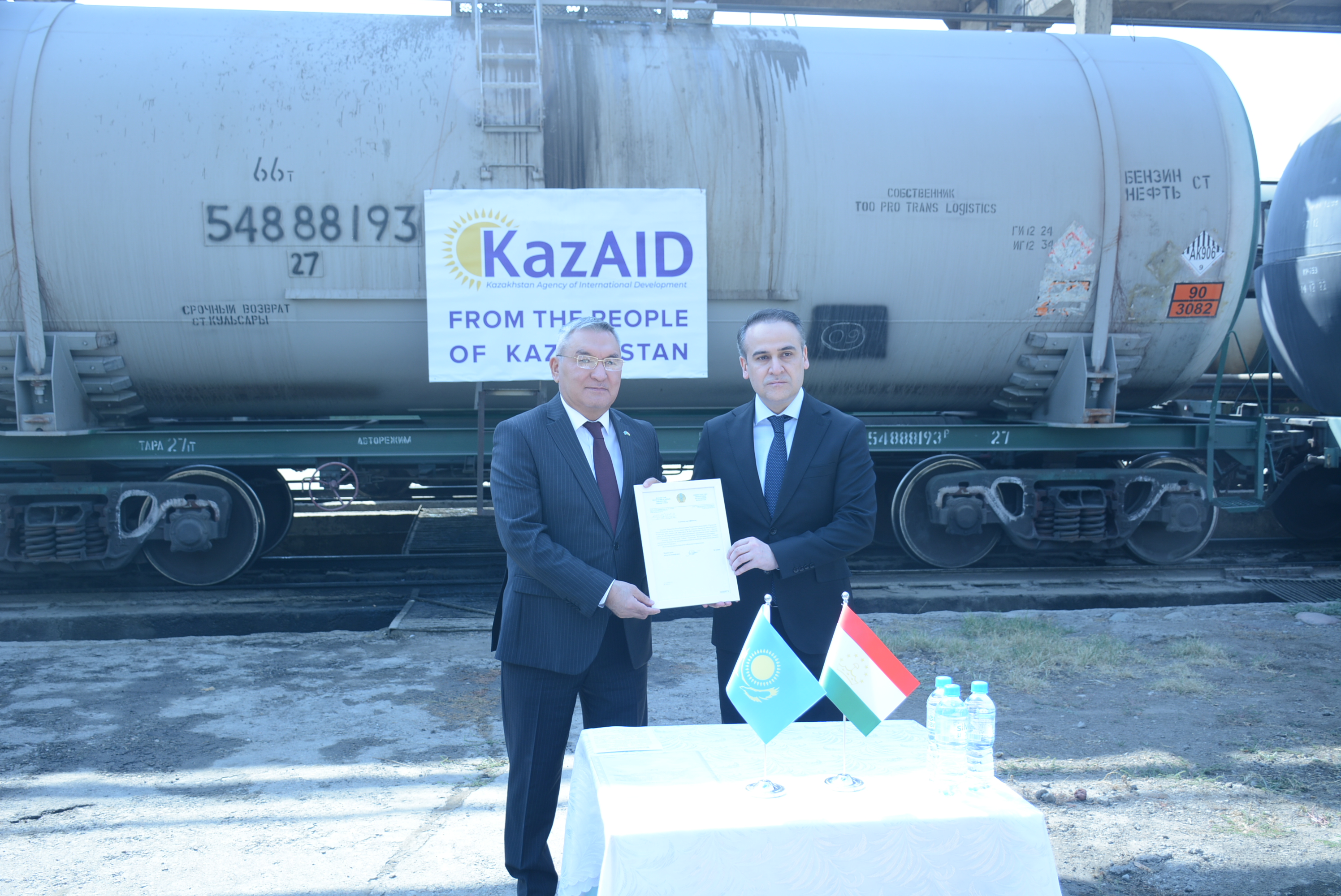 Казахстан передал Таджикистану 5000 тонн мазута  по линии  KazAID