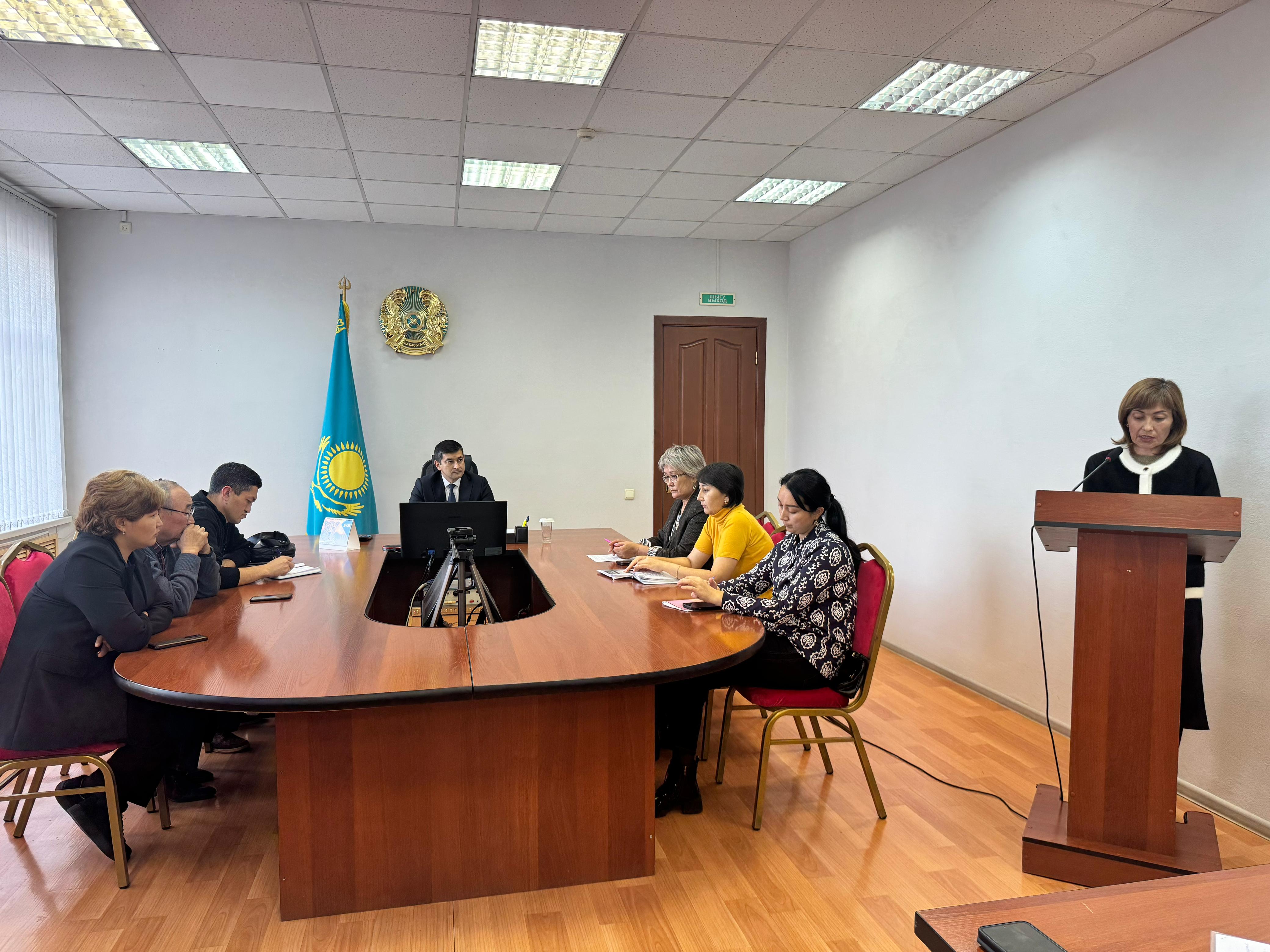 Әйелдерге арналған американдық футбол порносы Кэтрин Зета-Джонс порно