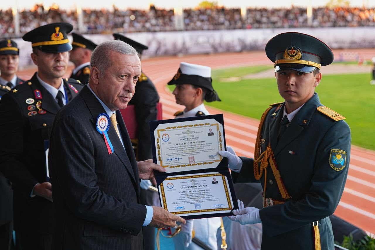 President of Türkiye Presented Diploma to Officer of the National Guard of the Republic of Kazakhstan
