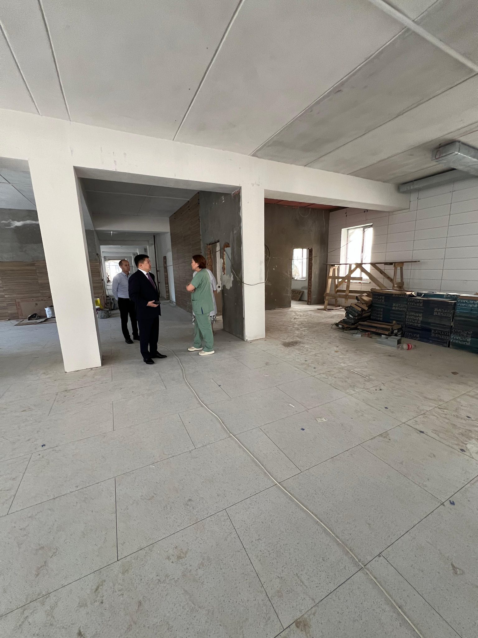 Глава управления ознакомился с ходом строительства нового корпуса поликлиники